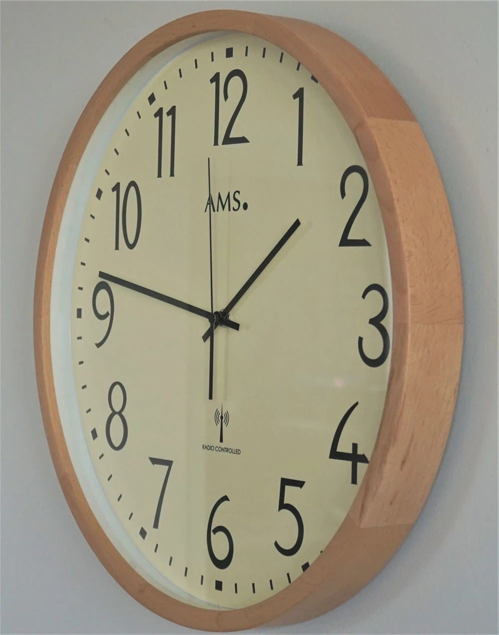 AMS Pendule Murale Radio-pilotée Entourage Bois 2 AMS Pendule Murale Radio-pilotée Entourage Bois – Image 2