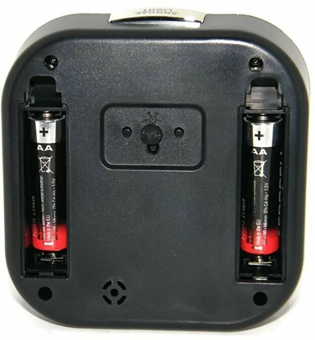 ATLANTA Réveil à Quartz Radio-piloté Carré Doré 3 ATLANTA Réveil à Quartz Radio-piloté Carré Doré – Image 3